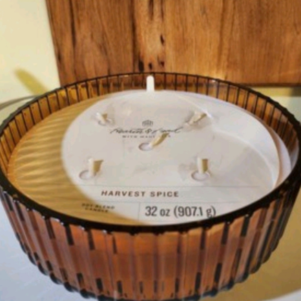 NEW HEARTH AND HAND AMBER GLASS RIBBED CANDLE - Picture 2 of 2